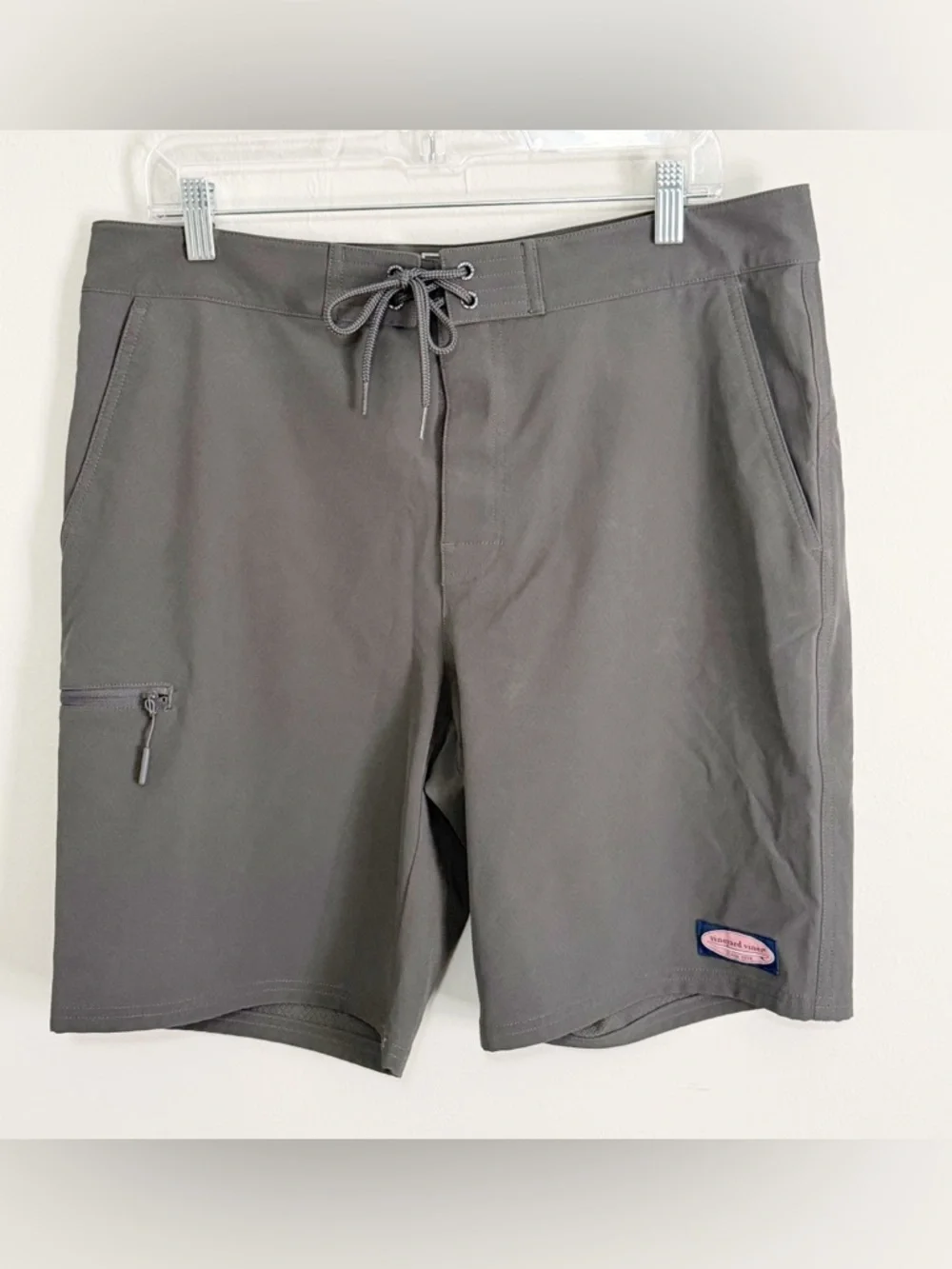 VINEYARD VINES Women’s Gray PERFORMANCE BOARD SHORTS 9” Inseam Quick Dry Size 34 - Picture 1 of 6